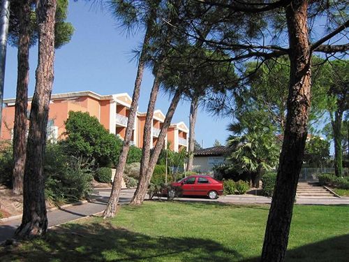 Lagrange Vacances Le Domaine Des Grands Pins Saint-Raphaël Exteriör bild