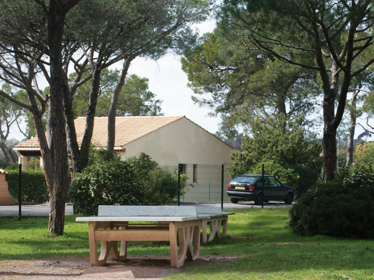 Lagrange Vacances Le Domaine Des Grands Pins Saint-Raphaël Exteriör bild